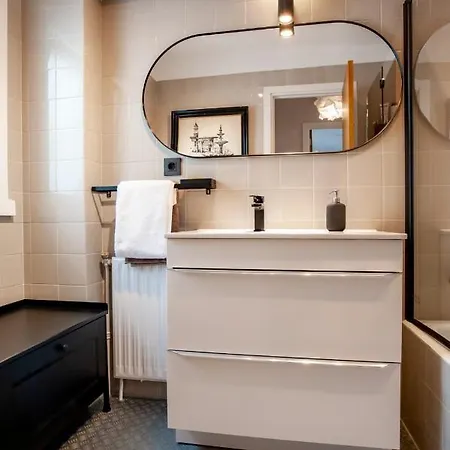 Promenade Apartment *